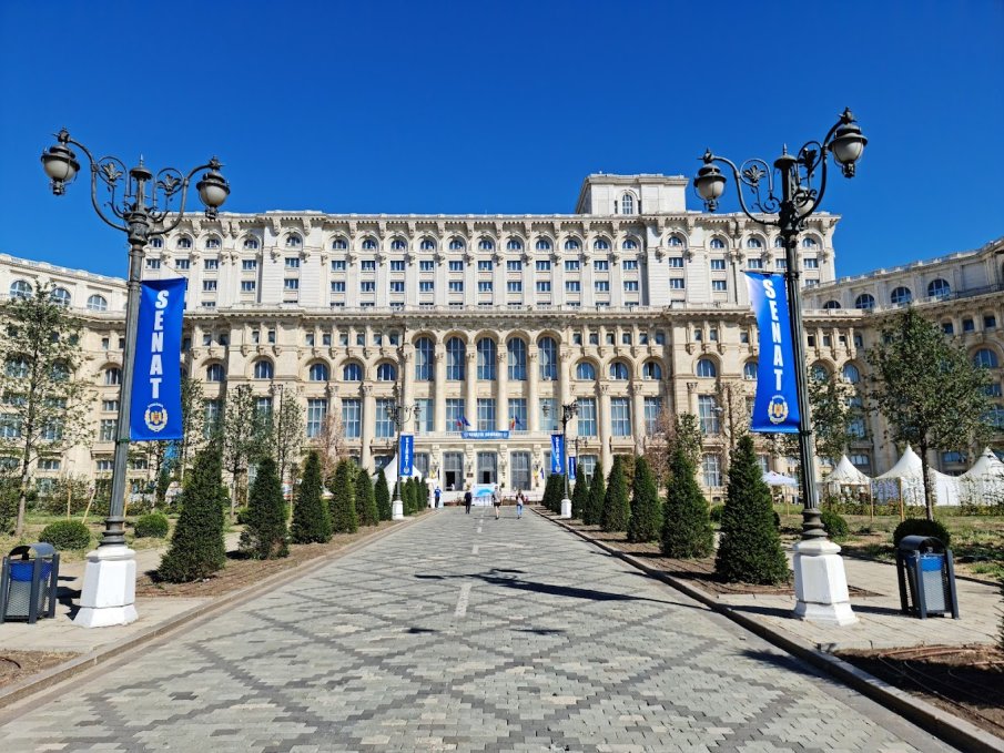 Румънски бизнесмен тича 14 часа около сградата на правителството в знак на протест