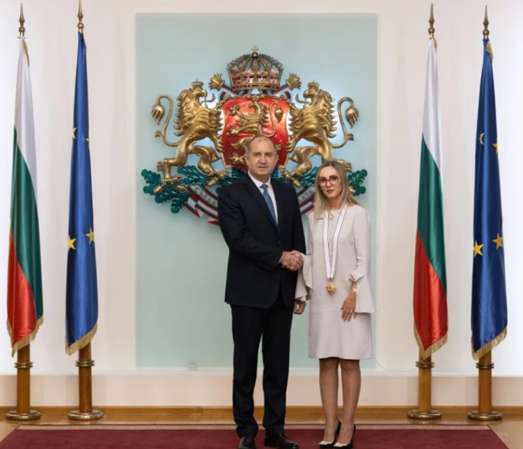 Румен Радев връчи Мадарски конник на посланичката на Албания