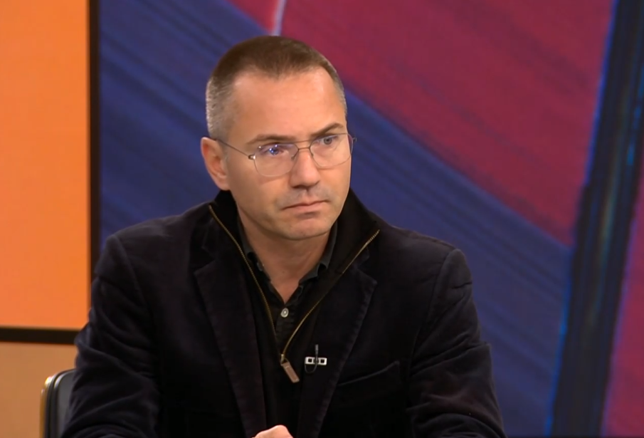 Ангел Джамбазки: Сглобката се държи от външната политика и натиска на чуждите дипломати