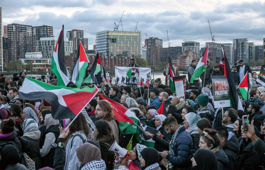 ПОДКРЕПА ЗА ПАЛЕСТИНА: 800 000 в Лондон призоваха за спиране на огъня в Газа (СНИМКИ)