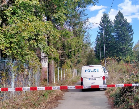 Труп на млад мъж намерен в изоставената болница в Ботевград