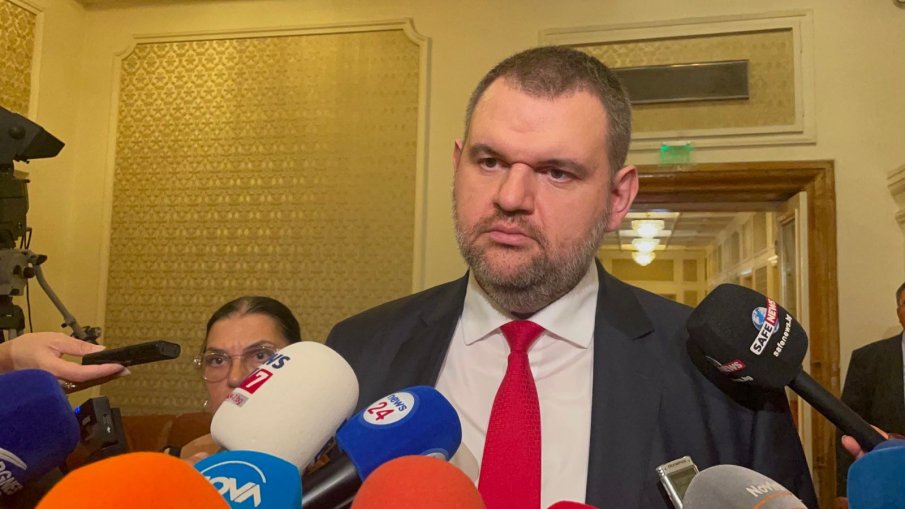 ОФИЦИАЛНО! Пеевски стана председател на парламентарната група на ДПС - понижиха Карадайъ в обикновен депутат