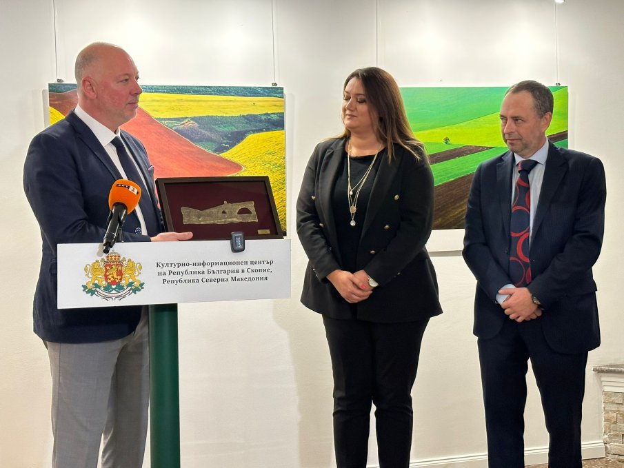 Росен Желязков в Скопие: Нашите взаимоотношения трябва да са като между добри съседи и е време и двете страни да го разберем