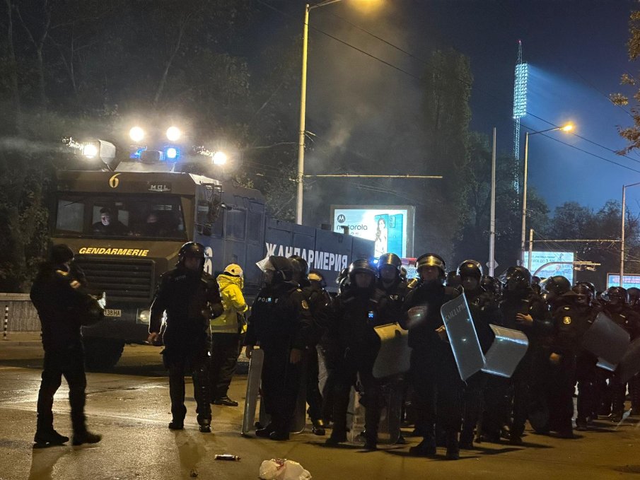 Oще 7 полицаи с дисциплинарни наказания за насилие на протеста в София