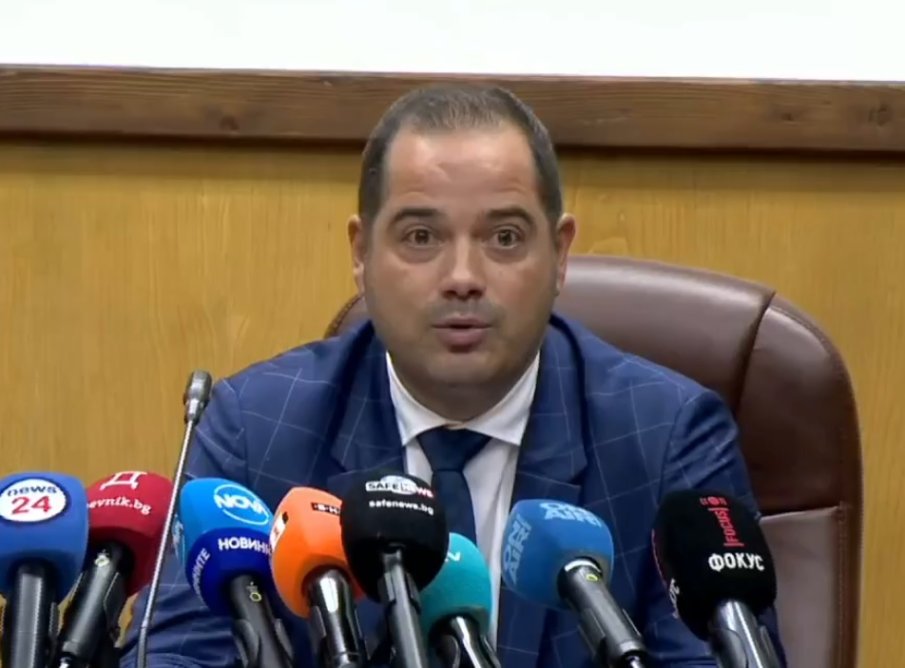 Изслушват Калин Стоянов в ресорната комисия заради протеста срещу БФС