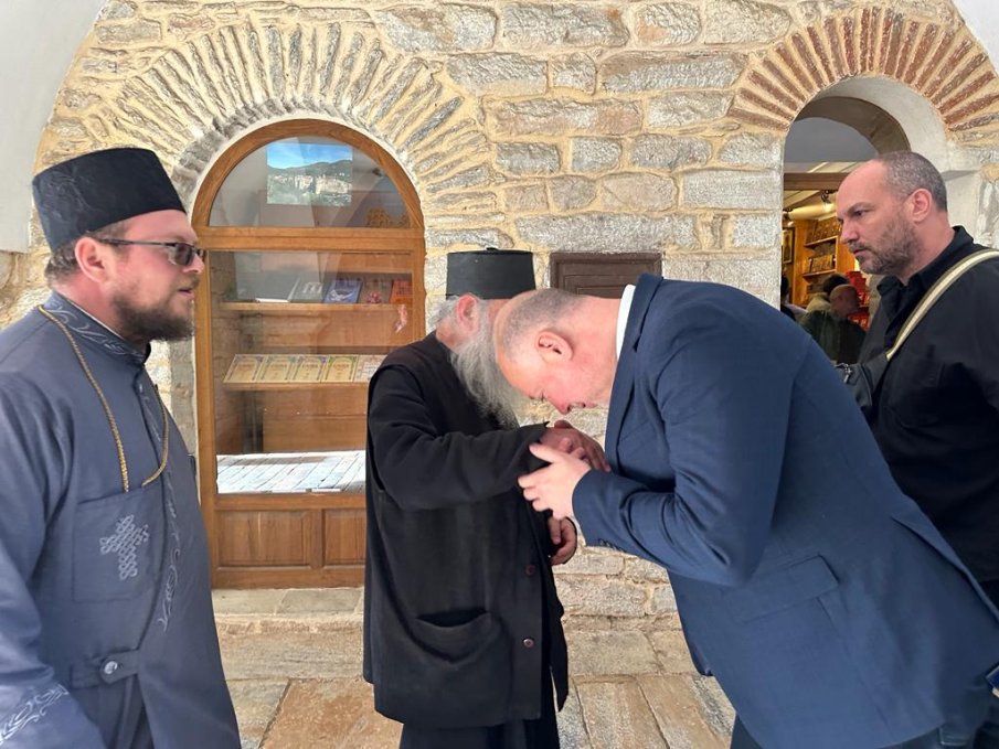 Росен Желязков заведе делагация на Атон