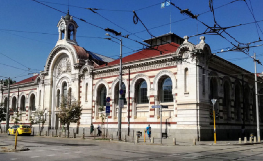 Блокираха района на халите в София заради изоставена раница