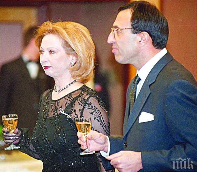 САМО В ПИК И РЕТРО: Антонина Стоянова се окичи с бижута за 20 бона (СНИМКИ)