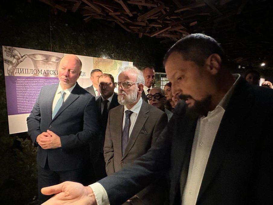 Росен Желязков и македонският му колега Талат Джафери откриха изложба в Скопие