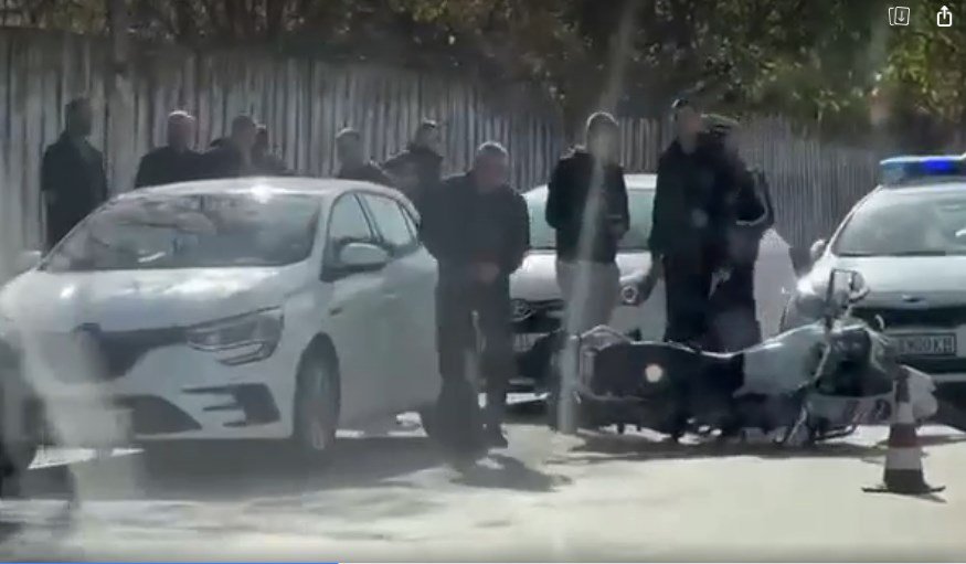 ПЪРВО В ПИК: Кола помля моторист в Студентски град (ВИДЕО)