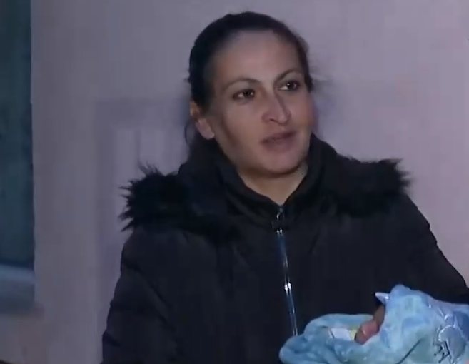 Жена роди в двора на къща, линейката е закъсняла, защото... случаят не бил спешен