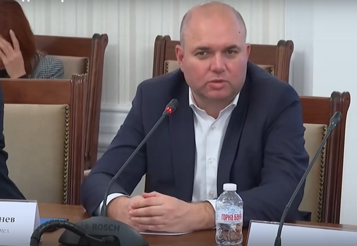 Икономическата комисия реши разрешението за внос на руски петрол да отпадне по-рано