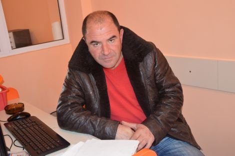 Шефът на животновъдите: Замразеното месо за кучешка храна се тъпче в колбасите у нас