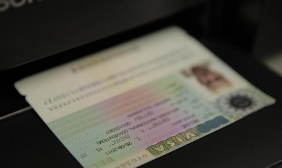 ЕС обмисля ускорено издаване на визи за турски граждани