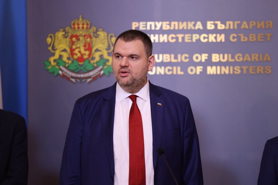 САМО В ПИК TV: Опозицията на сглобката се присмива на Пеевски за мерака му да сменя Денков (ВИДЕО)