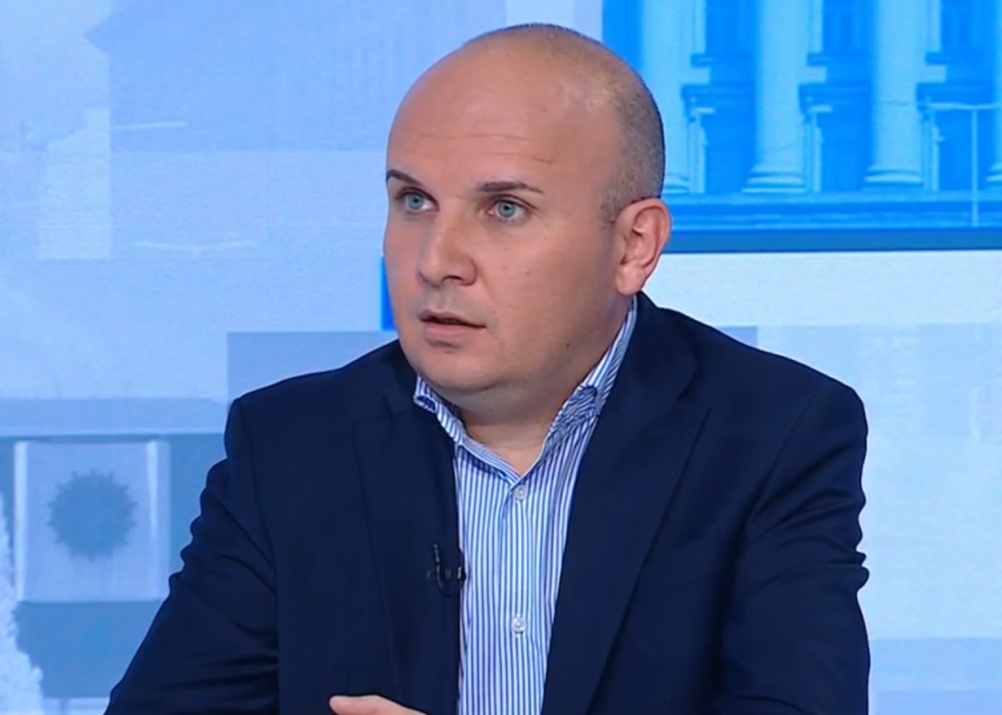 Илхан Кючюк: Не е въпросът Пеевски ли ще бъде премиер, а кой може да води дневния ред