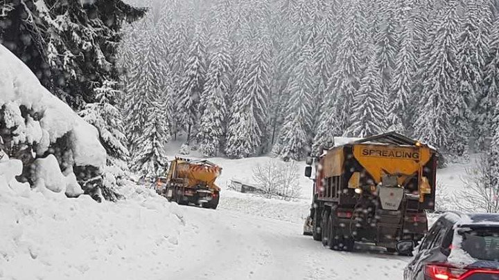 Ограничено е движението на тежки камиони през прохода Превала