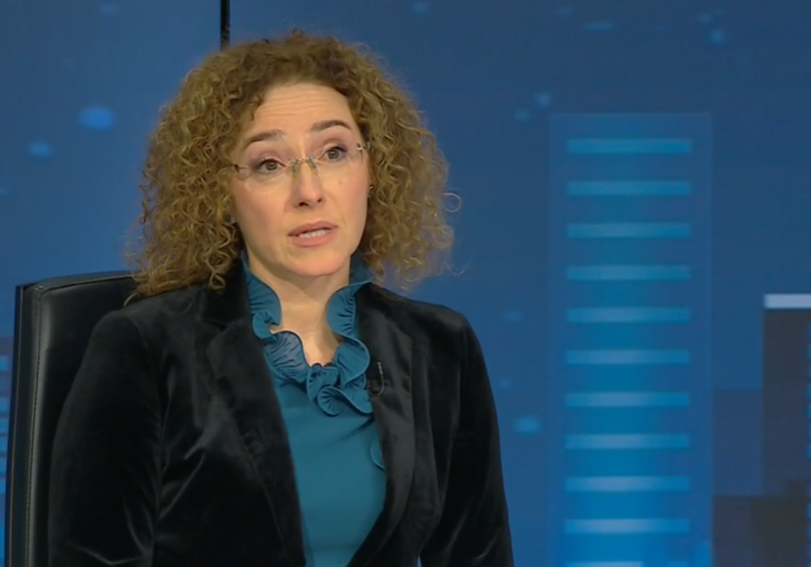 Министър Шалапатова: Много социални помощи се дават на калпак