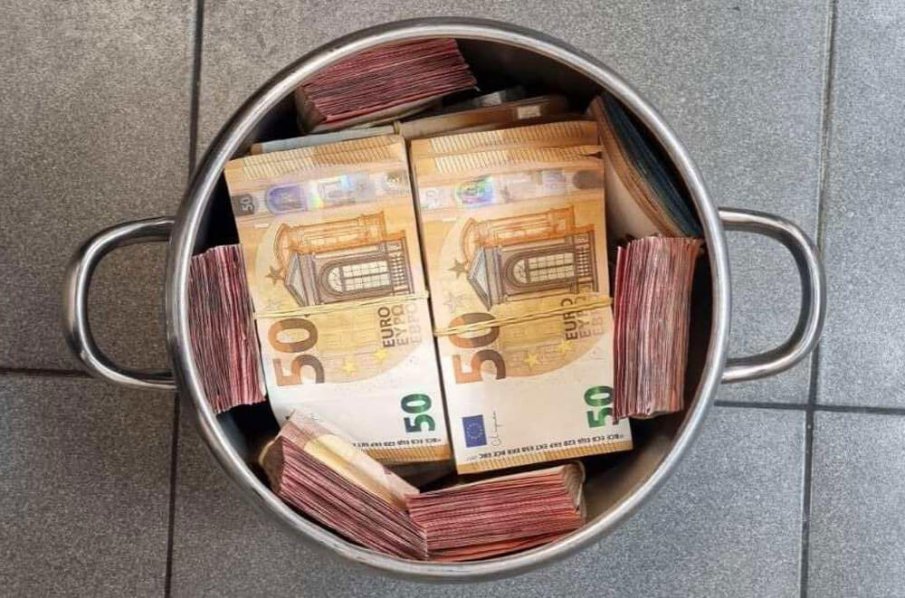 Как шофьор опита да пренесе през границата 45 000 евро, скрити в тенджера