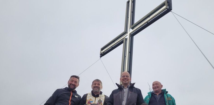 Четириметров кръст е поставен над манастира Света Богородица - Ястреб край Ловеч