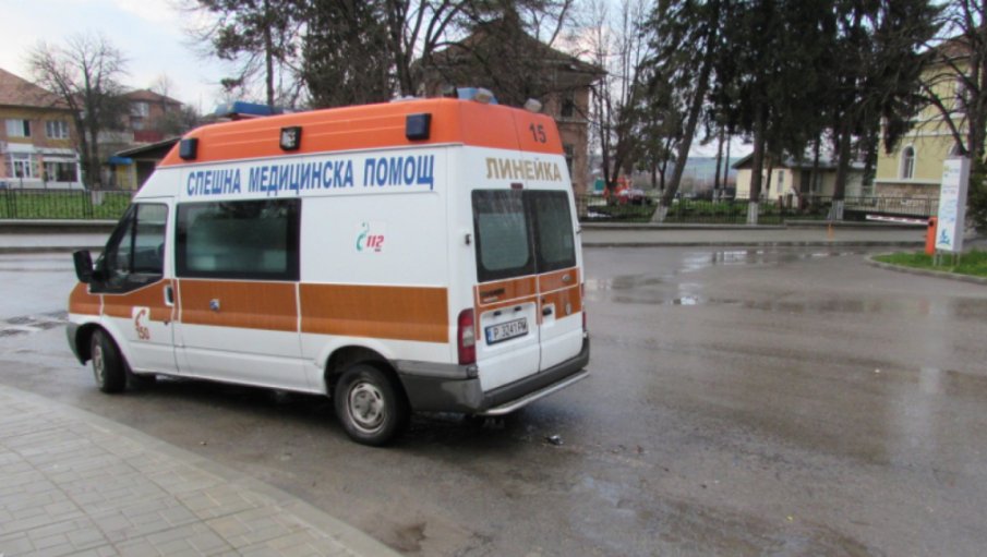 СКАНДАЛЪТ ПРОДЪЛЖАВА: Шефката на Спешното в Кюстендил отказала линейка, за да уреди частната на любовника си
