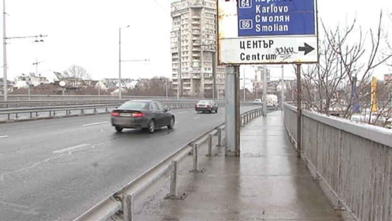 ТРАГЕДИЯ В ПЛОВДИВ: Мъж се хвърли от надлез Родопи и загина на място