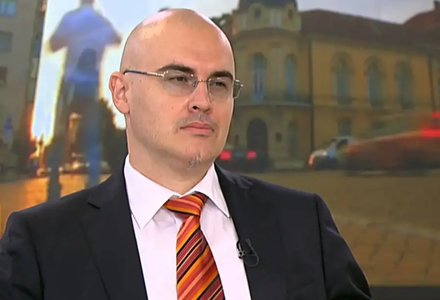 Прекратиха делото за плагиатство срещу Петър Илиев, имал имунитет като... консул на Барбадос