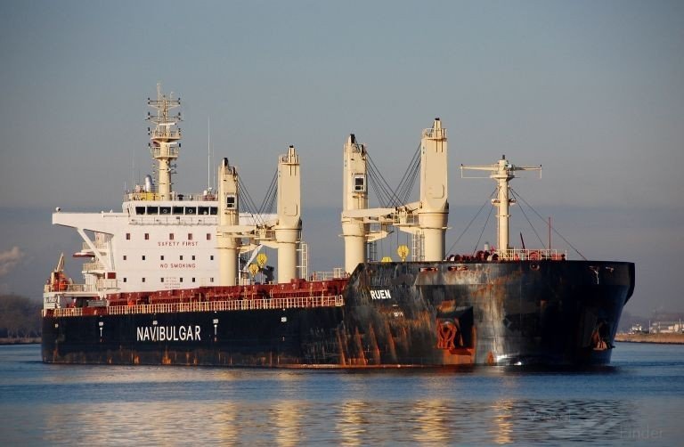 Индийски военен кораб е прехванал „Руен“ и е призовал пиратите да се предадат