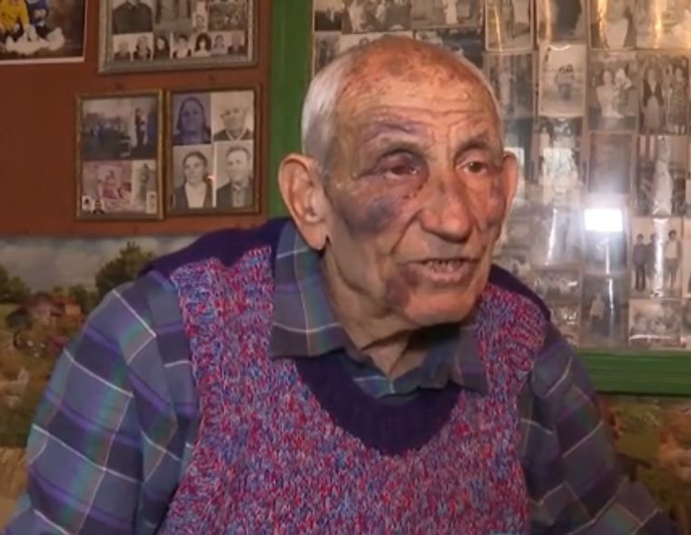 Арест за съседка, пребила дядо с лопата