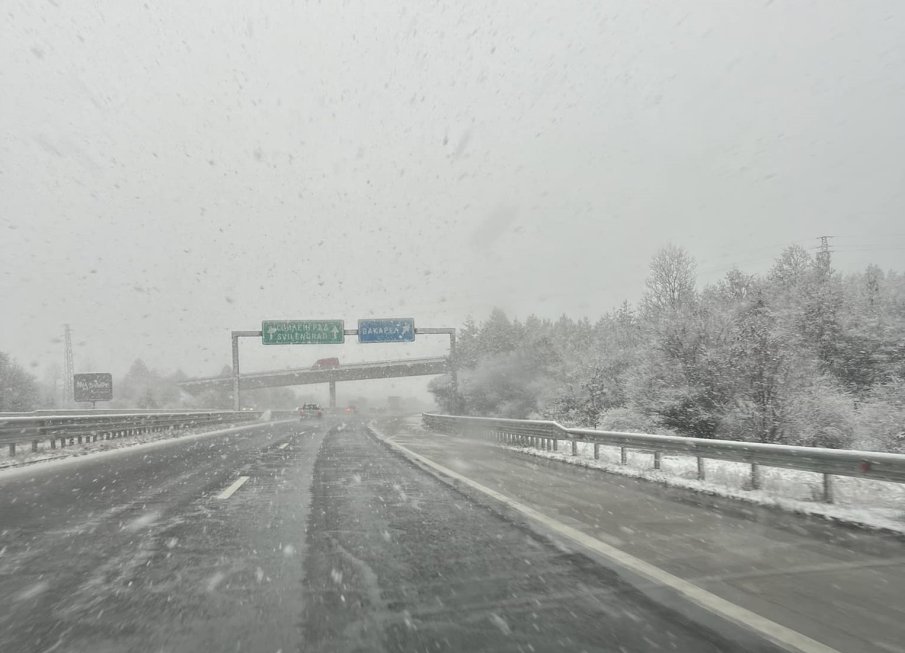 АД НА ТРАКИЯ: Дъжд, сняг и катастрофи - снежна виелица затрупва Траянови врата