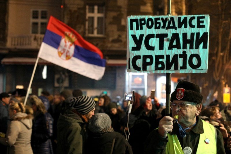 БЕЛГРАД СЕ ВДИГНА: Хиляди протестираха срещу правителството на Вучич