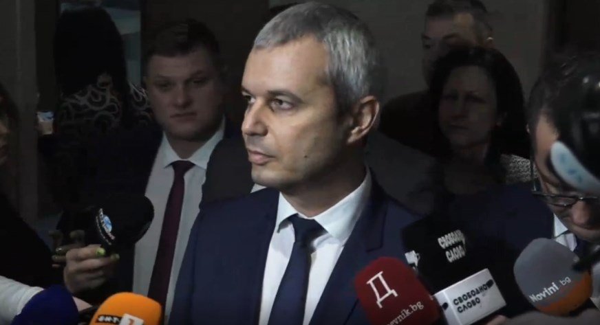 ПИК TV: Костадинов с нов залп срещу сглобката: Бъдещето на България пропада заради управлението на ментално увредените от ППДБ. Всеки ден ще сме строени на трибуната, защото...