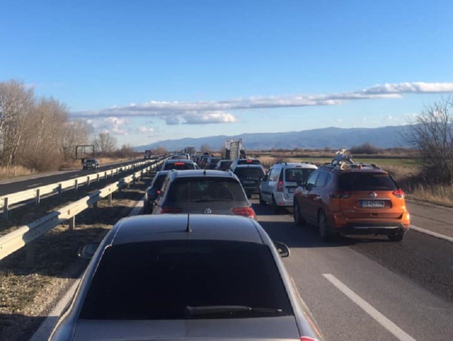 МЕЛЕТА: Верижни катастрофи затапиха магистрала Тракия (СНИМКИ)