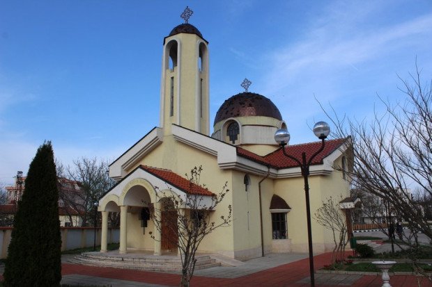 ДНИ ПРЕДИ РОЖДЕСТВО: Безбожници обраха църквата в Бойчиновци