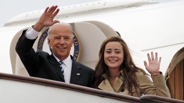 СЕМЕЙНА ЧЕРТА: Дъщерята на Джо Байдън дължи 5000 долара данъци