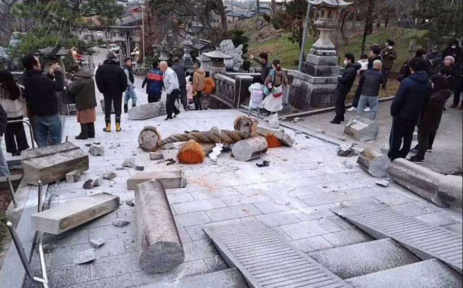 Броят на жертвите след труса в Япония продължава да расте - поне 30 са загиналите