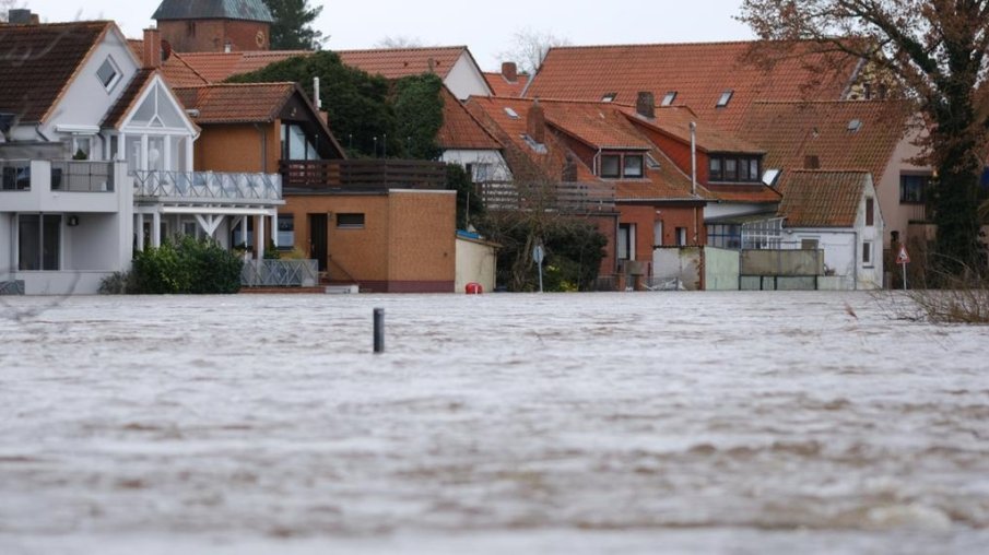 ПОТОП В ГЕРМАНИЯ: Цяла Долна Саксония е под вода (ВИДЕО)