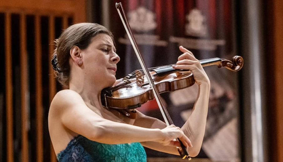 ГОРДОСТ: Албена Данаилова е първата жена, която ще води Виенската филхармония на новогодишен концерт
