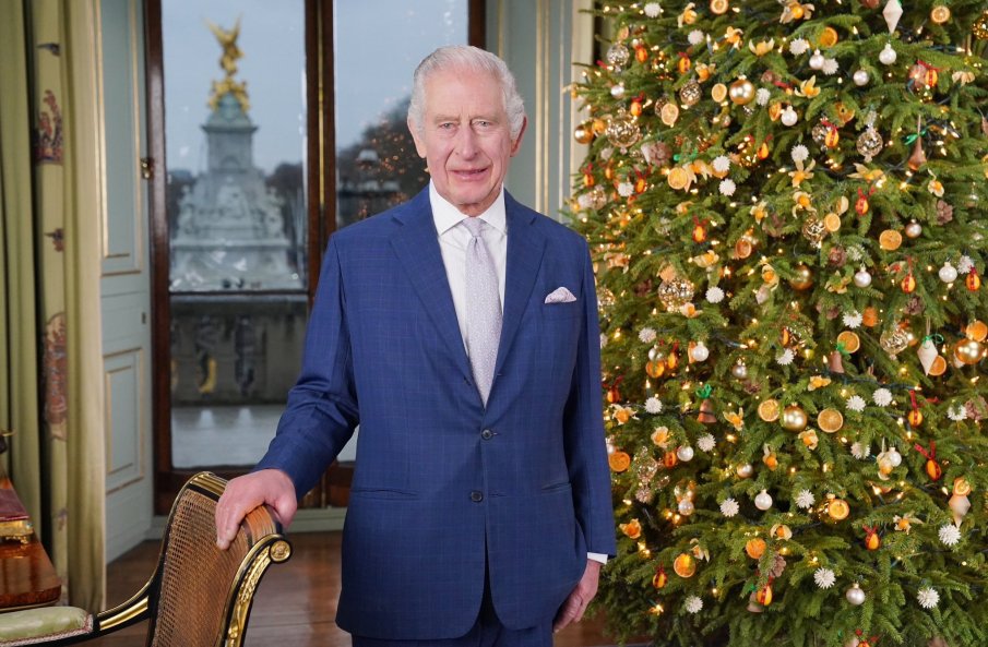 Крал Чарлз III отличи с орден две британки, основали училище в България