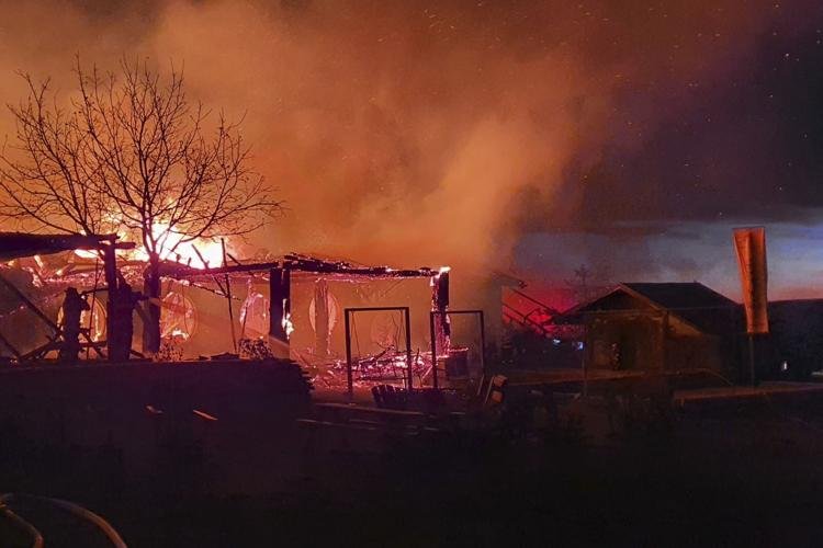 Трима души загинаха при пожар в къща за гости в Румъния, сред тях и дете