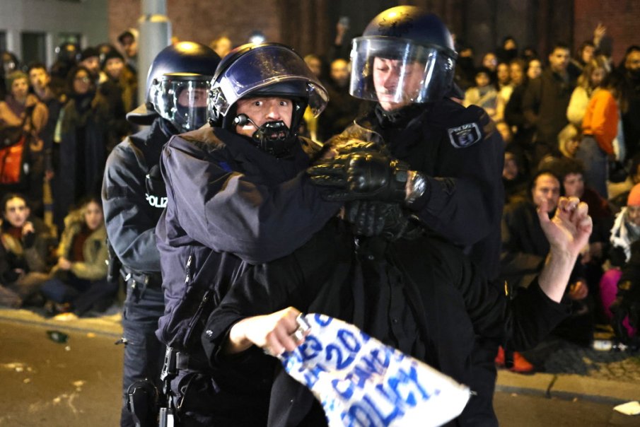 Полицията в Берлин забрани пропалестинска демонстрация в новогодишната нощ
