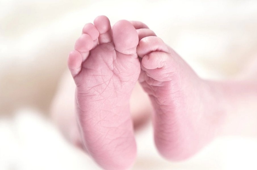 Бебе почина от задушаване в Сапарева баня на Коледа