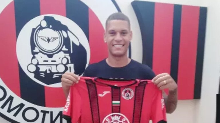 ТУКА ИМА, ТУКА НЕМА: Бразилец продължава да мотае Левски