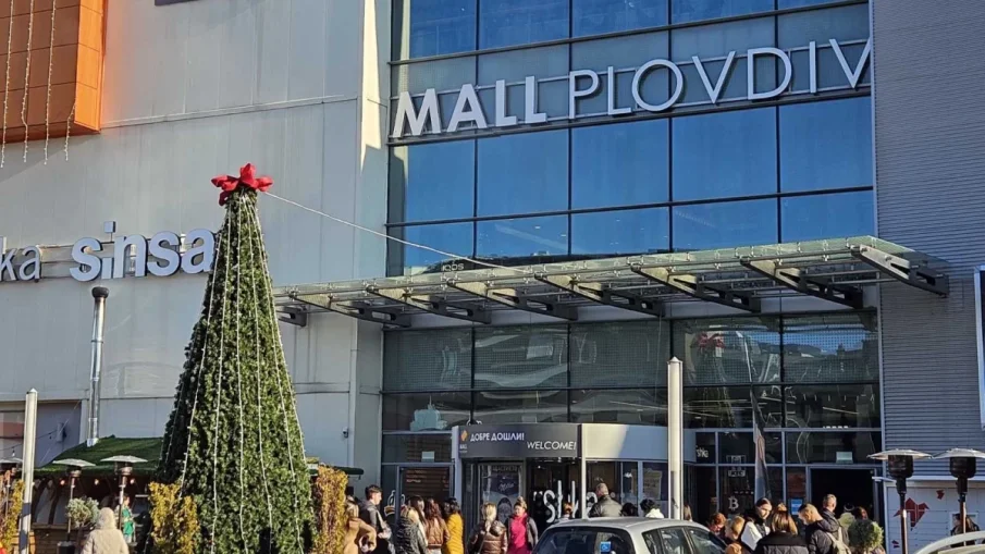 Евакуираха мол в Пловдив заради пожар
