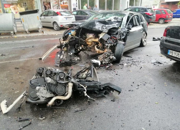 Тенекиени катастрофи заради дъжда блокират трафика в Пловдив