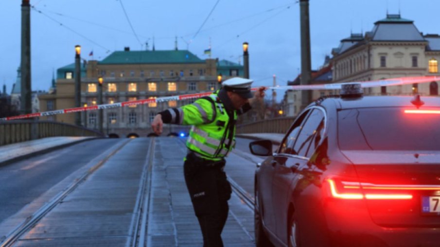 Шествие в Прага почете паметта на жертвите от Карловия университет