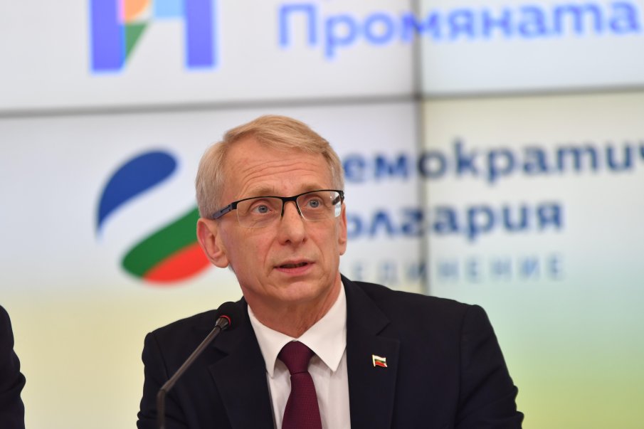 САМО В ПИК И РЕТРО: Денков стана дядо тайно (СНИМКА)