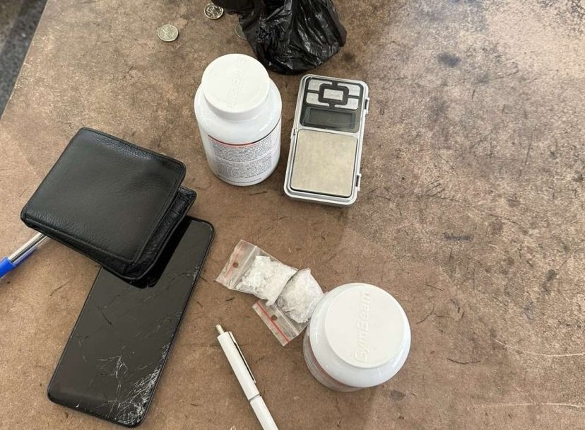 Задържаха 18-годишен ученик с наркотици в двора на варненска гимназия