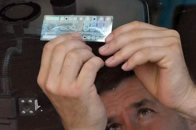 Глоба от 1500 лева, ако екостикерът ви е лепнат на грешно място