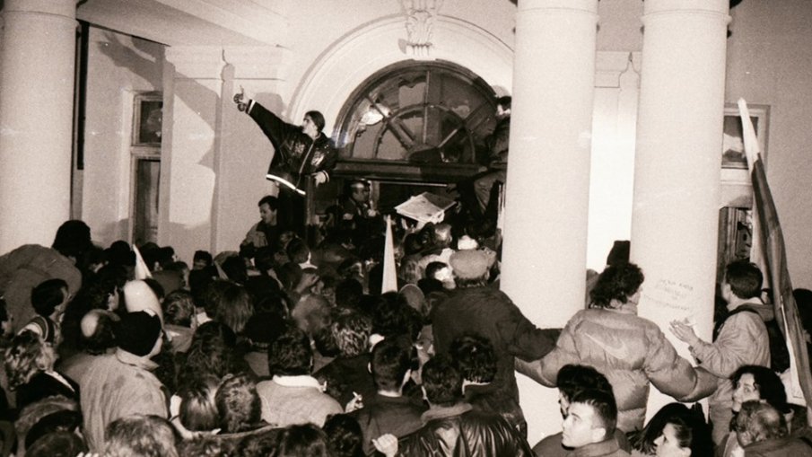 ГОДИШНИНА: 27 години от щурма на парламента през 1997 година